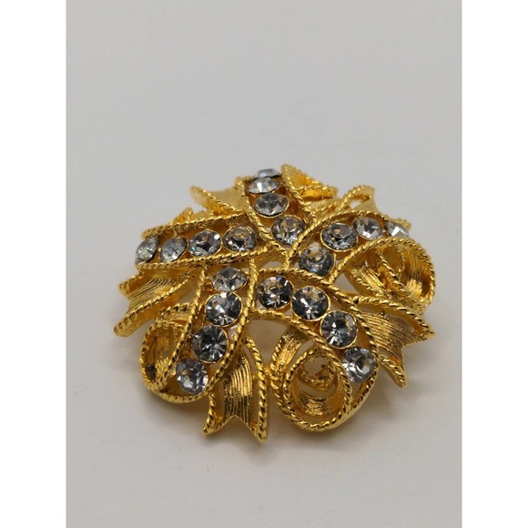Vintage MJENT Gold Tone Wreath Style Circle Brooch With Clear White Crystal - Picture 7 of 9